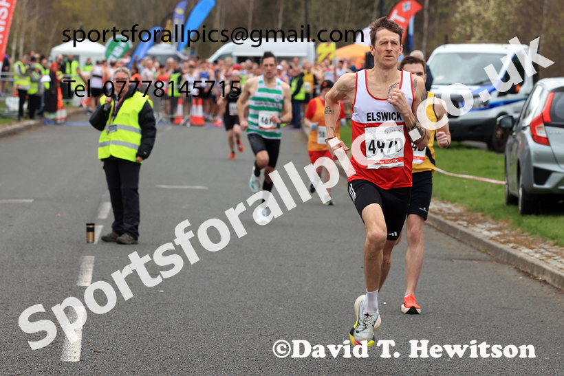 Senior Mens relay, 2026 Elswick Harriers Good Friday Road Relays and Young Athletes, Newburn,  Newcastle upon Tyne. Photo: David T. Hewitson/Sports for All Pics